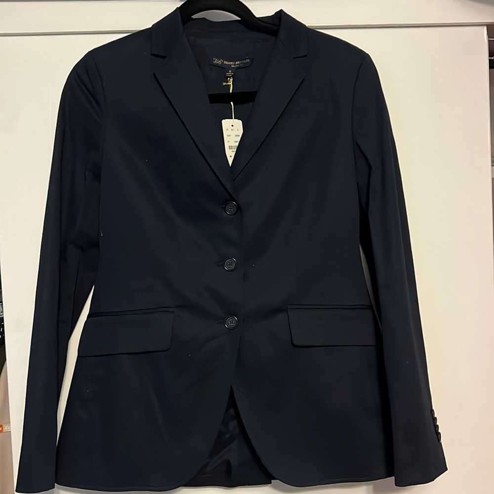 NWT brooks brothers Navy 3 bottom blazer with back button detail